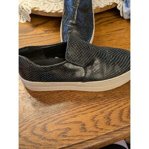 J/Slides NYC Snakeskin Slip On Sneakers Platform Shoes Size 7.5‎